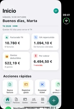 iPhone Duo plegado con el inicio de Fakturia: facturado, IVA repercutido, gastos deducibles y pendiente de cobro del trimestre.